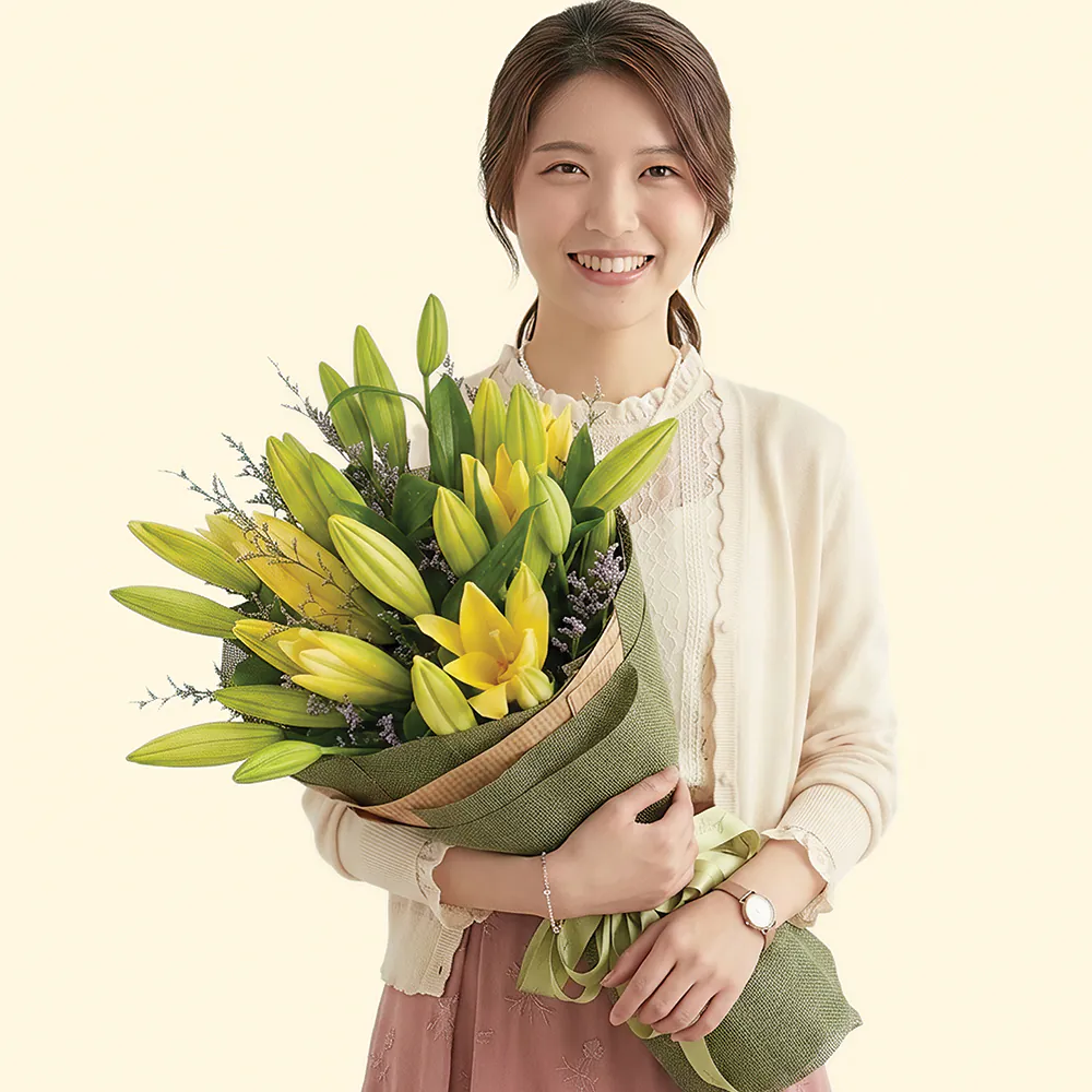 Elegant Yellow Lily Bouquet - Image 2