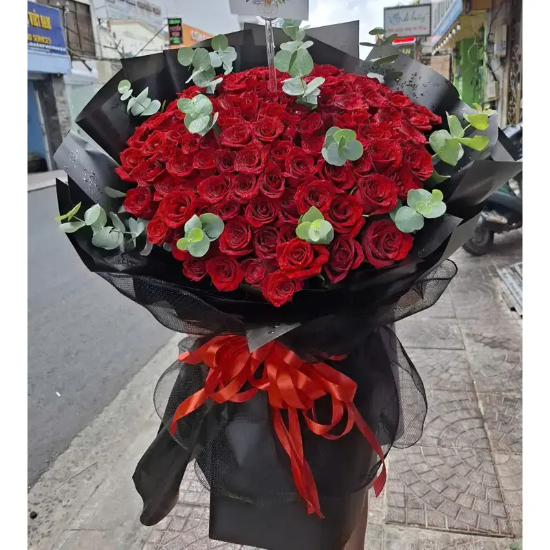 100 Dashing Roses in Bouquet - Image 2