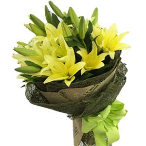 Yellow Lilies in bouquet